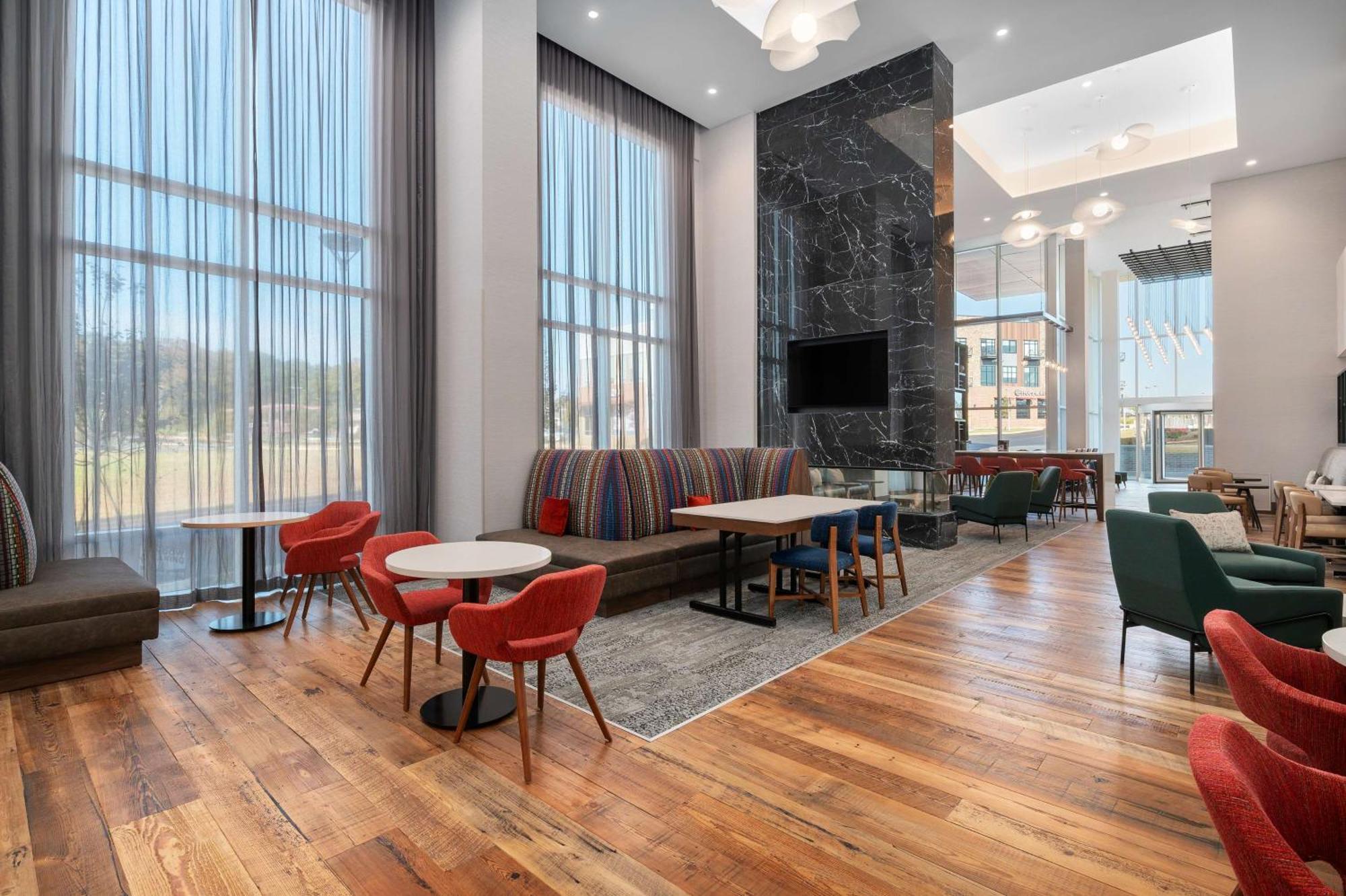 Hampton Inn & Suites By Hilton Pittsboro Exterior photo